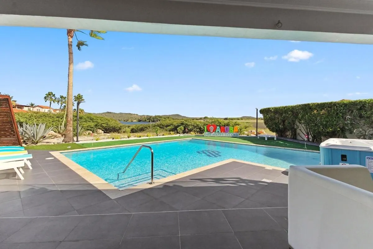 Apartment Fairway View - Gated Large Pool 4Mins To Beach Noord