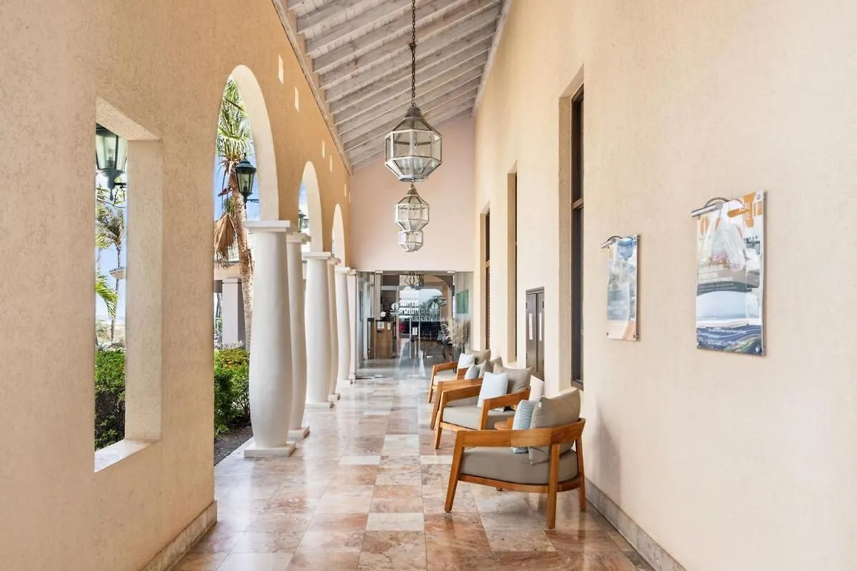 Fairway View - Gated Large Pool 4Mins To Beach Noord Appartement