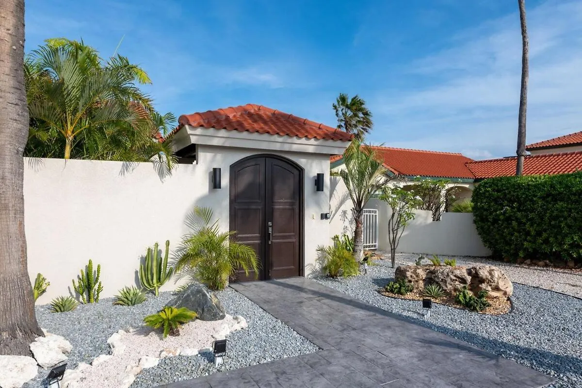 Fairway View - Gated Large Pool 4Mins To Beach Noord Appartement